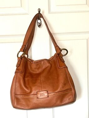 The SAK Ladies Purse Shoulder Bag Tan Genuine Cowhide Leather Logo Front